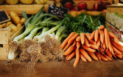 Blick auf die frischen Gemüsezutaten des Restaurants Karlstadt wie Lauch, Karotten und Kartoffeln